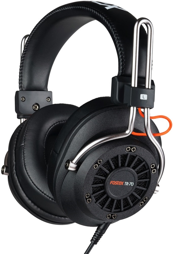 Fostex TR-70 (80 Ом) наушники4995090306285 Fostex TR-70 (80 Ом) наушники4995090306285Fostex TR-70 - это усовершенствованные профессиональные динамические наушники из новой линейки. Модель имеет открытое акустическое оформление и обеспечивает звучание студийного уровня. Каждая пара наушников поставляется с двумя видами съёмных кабелей (витой и прямой), а также с двумя наборами амбушюр: стандартной толщины и утолщёнными. Конструкция наушников обеспечивает максимальный комфорт.