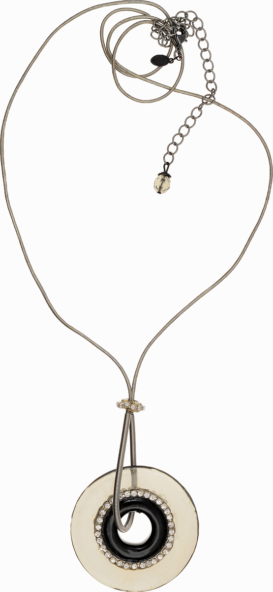 Колье Lalo Treasures Mon Amour, цвет: серый металлик. P4465P4465 Колье Lalo Treasures Mon Amour, цвет: серый металлик. P4465P4465Элегантное колье современного дизайна Lalo Treasures Mon Amour изготовлено из искусственной кожи и металлического сплава. Украшение дополнено необычной подвеской, элементы которой выполнены из ювелирной смолы и инкрустированы стразами. Изделие застегивается на замок-карабин, длина регулируется. Стильное украшение поможет дополнить любой образ и привнести в него завершающий яркий штрих.