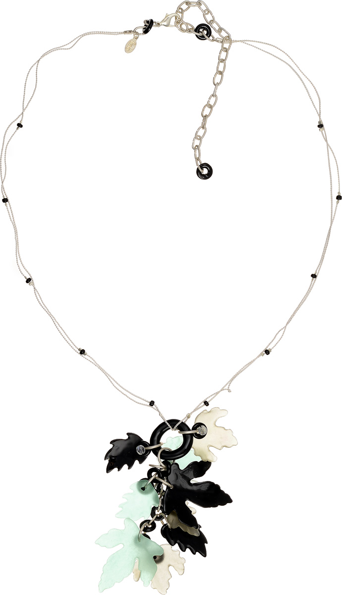 Колье Lalo Treasures Autumn, цвет: серый металлик, черный. P4480P4480 Колье Lalo Treasures Autumn, цвет: серый металлик, черный. P4480P4480Яркое колье современного дизайна Lalo Treasures Autumn изготовлено из металлического сплава. Украшение дополнено необычной подвеской, декоративные элементы которой выполнены из ювелирной смолы. Изделие застегивается на замок-карабин, длина регулируется. Стильное украшение поможет дополнить любой образ и привнести в него завершающий яркий штрих.