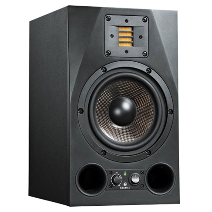 ADAM A7X мониторная акустика, 1 штMCI44985 ADAM A7X мониторная акустика, 1 штMCI44985ADAM A7X - качественная студийная мониторная акустика для профессионалов своего дела. Одно из отличий данной модели — новая высокочастотная секция, твитер X-ART. Буква X означает расширенную частотную характеристику (eXtended frequency response), указывает на улучшение технологии Accelerating Ribbon данного производителя, в результате пользователи получают частотную характеристику до 50 кГц, плюс ко всему, высокую производительность и высокий уровень звукового давления. Идеальную интеграцию с более низкими частотами обеспечивает 7-дюймовый вуфер, который теперь оснащен 1,5- дюймовой звуковой катушкой - гораздо большей, чем у старой модели, тем самым, обеспечивает в середине диапазона вдвое большую мощность. Каждый драйвер ADAM A7X имеет свой собственный усилитель. К твиттеру X- ART подключен 50-Вт усилитель класса A/B. Более мощный усилитель на 100 Вт с широтно-импульсной модуляцией (или класса D) обслуживает 7-дюймовый динамик средних частот,...