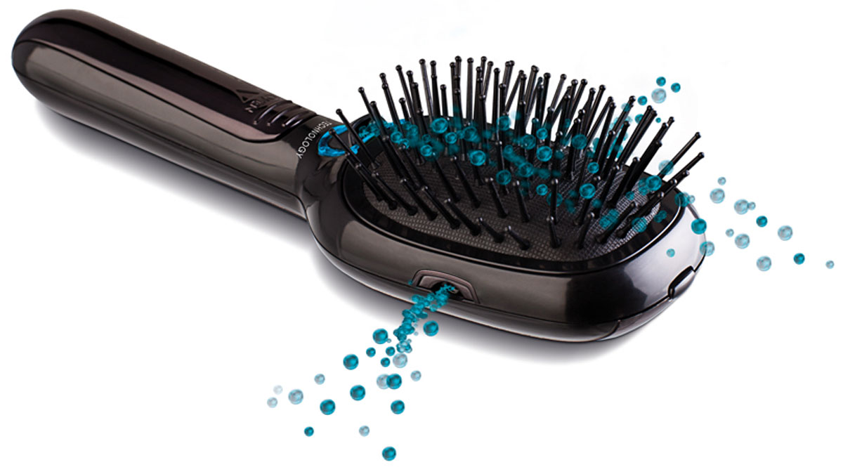 GA.MA Shine Care 4D Therapy расческа с ионизацией для волосMP59.4D GA.MA Shine Care 4D Therapy расческа с ионизацией для волосMP59.4DЩетка-расческа GA.MA Shine Care 4D Therapy с ионизацией и озонной технологией, которая очищает, укрепляет волосы, делает их более послушными и блестящими. Инновационная активная технология Ozone 3 серии 4D Therapy сочетает в себе технологию ION PLUS, нейтрализующую статическое электричество, с действием технологии Ozone 3. Технология Ozone 3 помогает устранить жир и загрязнения, которые могут закупоривать поры, и значительно улучшить обеспечение волосяных луковиц кислородом, стимулируя их реконструкцию. Кроме этого, турмалиновое покрытие сделает ваши волосы более сияющими и шелковистыми. Их комбинированное действие придает волосам силу от корней до кончиков, оздоравливает их благодаря антивозрастному эффекту такого ухода.
