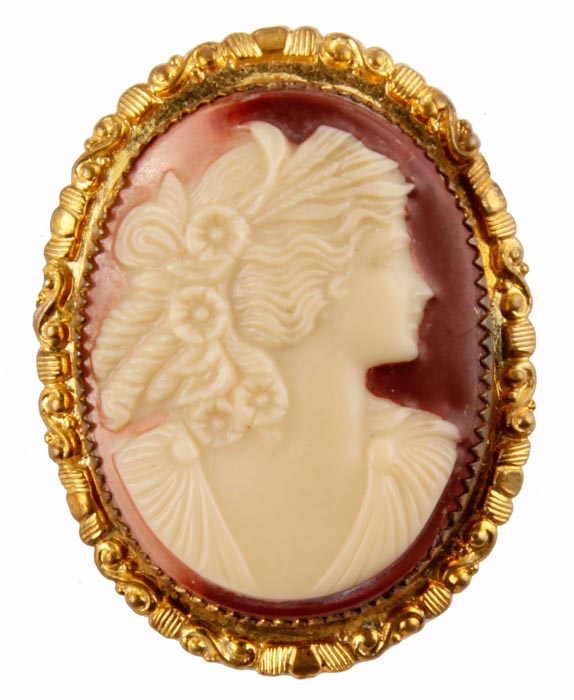 Винтажная брошь-камея в стиле Wedgwood. Бижутерный сплав, композитный материал. Франция, конец XX векаОС27421 Винтажная брошь-камея в стиле Wedgwood. Бижутерный сплав, композитный материал. Франция, конец XX векаОС27421Винтажная брошь-камея в стиле Wedgwood. Бижутерный сплав, композитный материал. Франция, конец XX века. Размеры 4 х 3 см. Сохранность хорошая. Чудесное винтажное украшение будет в вашем гардеробе, если вы выберете эту брошь. Камея с профилем милой девушки, заключена в стильную рамку. Прекрасное дополнение к любому вашему наряду.