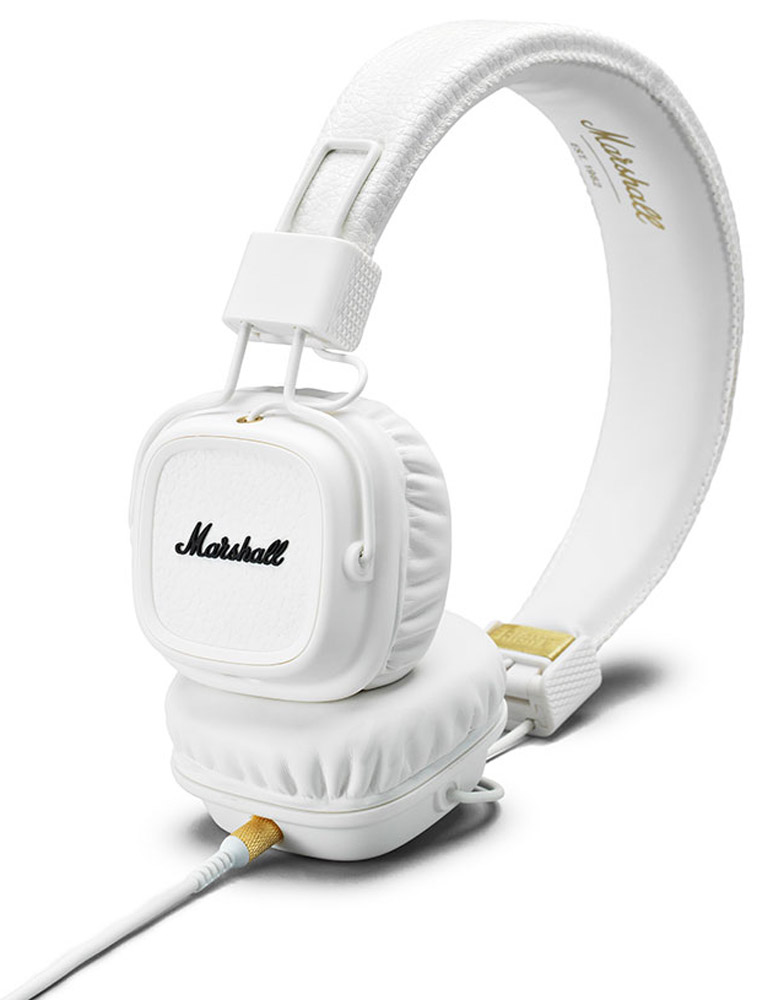 Marshall Major II, White наушники7340055311137 Marshall Major II, White наушники7340055311137Встречайте Marshall Major II – второе поколение легендарных наушников! Более глубокие басы, четкие высокие частоты, низкий уровень искажений и улучшенная эргономика – разработчики Marshall постарались на славу. Важная особенность данной модели – полностью отсоединяемый кабель, который можно подключать как с левой стороны, так и с правой. Шнур оснащен микрофоном и пультом управления, что позволяет вам всегда оставаться на связи. На каждой чаше находится разъем 3,5 мм, к которому можно подключить динамики или другие наушники. Делитесь своей музыкой в любом месте и в любое время. Ставший классикой дизайн Major теперь приобрел округлые формы и более прочное виниловое покрытие. В остальном Marshall остался верен себе: логотип на чашках наушников, металлические детали золотого цвета и характерная складная конструкция.