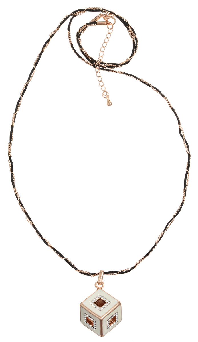 Колье Art-Silver, цвет: черный, золотистый, белый. 009348-002-1370009348-002-1370 Колье Art-Silver, цвет: черный, золотистый, белый. 009348-002-1370009348-002-1370Стильное колье Art-Silver представляет собой текстильный шнурок, переплетенный с тонкой цепочкой, дополненный оригинальной подвеской. Подвеска покрыта эмалью и украшена цирконами. Изделие застегивается на замок-карабин с регулирующей длину цепочкой. Стильное колье станет оригинальным аксессуаром, как для повседневного, так и для вечернего наряда, оно подчеркнет вашу индивидуальность и неповторимый стиль.