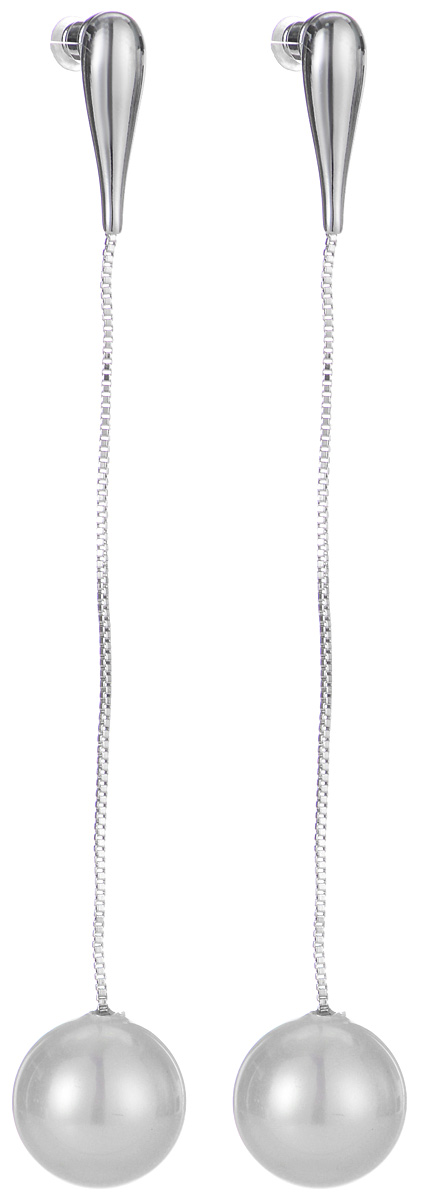Серьги Art-Silver, цвет: серебряный, белый. 152М-1320152М-1320 Серьги Art-Silver, цвет: серебряный, белый. 152М-1320152М-1320Оригинальные серьги Art-Silver выполнены из бижутерного сплава, с легкостью завершат ваш образ. В качестве основы украшения использован замок-гвоздик с фиксаторами из металла. Серьги дополнены оригинальной подвеской в виде цепочки с бусиной жемчуга на краю. Стильные серьги придадут вашему образу изюминку, подчеркнут красоту и изящество вечернего платья или преобразят повседневный наряд.