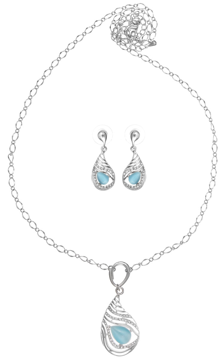 Комплект Art-Silver: колье, серьги, цвет: серебряный, голубой. M003840А-001-1451M003840А-001-1451 Комплект Art-Silver: колье, серьги, цвет: серебряный, голубой. M003840А-001-1451M003840А-001-1451Оригинальный комплект украшений Art-Silver включает в себя стильные серьги и колье. Украшения выполнены из бижутерного сплава. Колье представляет собой цепочку с крупными звеньями, дополненную массивной подвеской. Подвеска имеет оригинальную форму, в центре изделия расположен крупным элемент из кошачьего глаза. По краям колье дополнено кубическим цирконием. Изделие имеет надежную застежку-карабин с регулирующей длину цепочкой. Серьги с подвесками в форме капли, декорированные цирконами и кошачьим глазом оригинально дополнят данный комплект. В качестве основы украшения использованы застежки-гвоздики с удобными фиксаторами из пластика и металла. Изящный комплект придаст вашему образу изюминку, подчеркнет красоту и изящество вечернего платья или преобразит повседневный наряд.