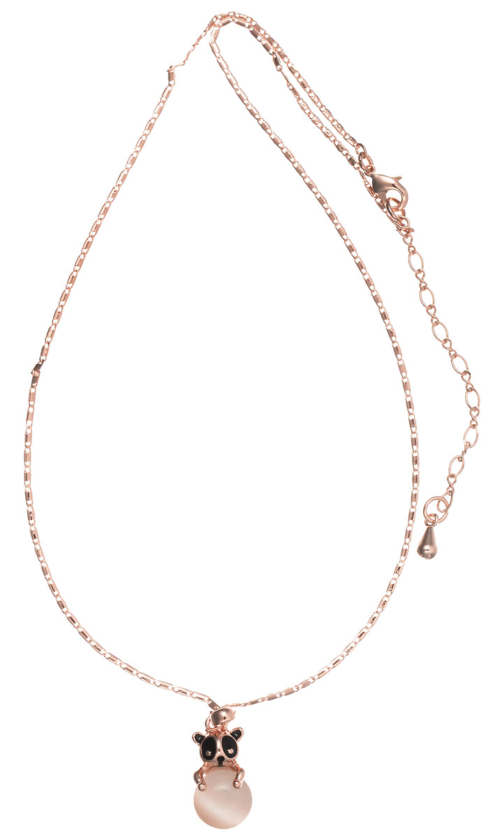 Колье Art-Silver, цвет: золотой, черный. 011933-001-534011933-001-534 Колье Art-Silver, цвет: золотой, черный. 011933-001-534011933-001-534Стильное колье Art-Silver выполнено из бижутерного сплава с покрытием под золото. Колье представляет собой тонкую цепочку оригинального плетения, которая дополнена некрупной подвеской в виде медвежонка. Подвеска выполнена из кошачьего глаза и оформлена элементами покрытыми эмалью. Изделие застегивается на замок-карабин с регулирующей длину цепочкой. Стильное колье станет оригинальным аксессуаром, как для повседневного, так и для вечернего наряда, оно подчеркнет вашу индивидуальность и неповторимый стиль.