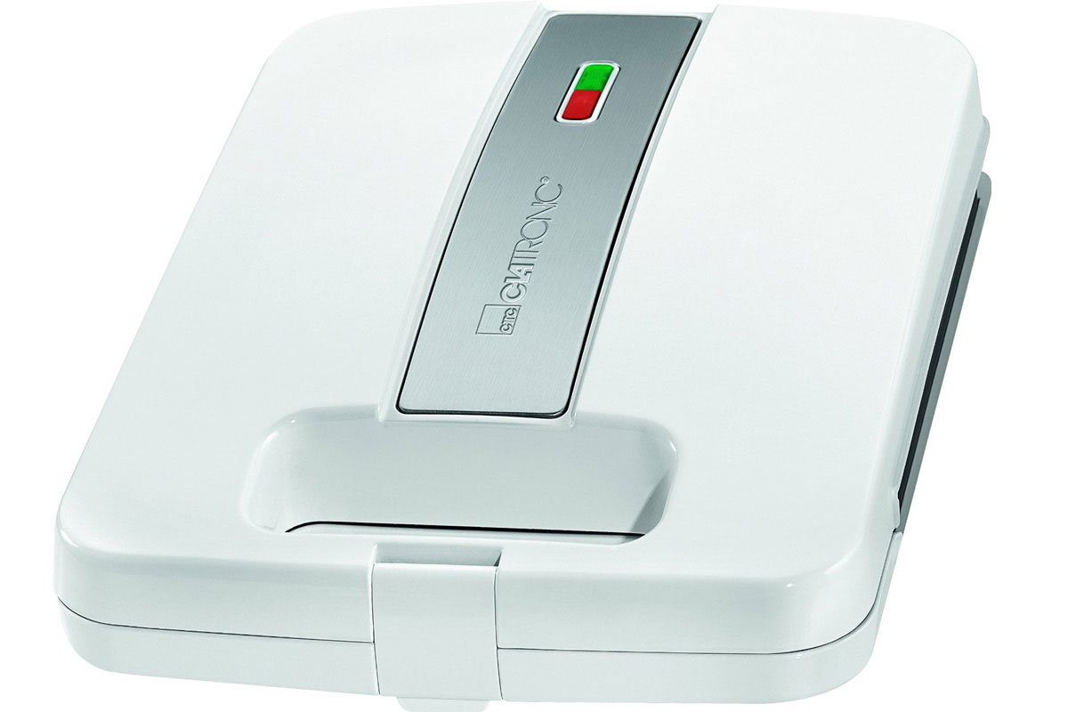 Clatronic ST 3629, White бутербродницаST 3629 weiss Clatronic ST 3629, White бутербродницаST 3629 weissЕсли вы обожаете поджаристые сэндвичи, но не хотите загромождать кухонный шкаф или столешницу различной техникой, сэндвичница Clatronic ST 3629 идеально вам подойдет. Приготавливает 4 сэндвича за одну закладку. Антипригарное покрытие позволит не волноваться за то, что ваши сэндвичи подгорят, а прочная защелка и световая индикация обеспечат удобство применения устройства.