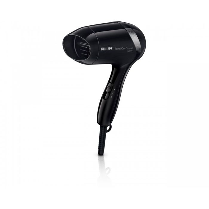 Philips BHD001/00 фенBHD001/00 Philips BHD001/00 фенBHD001/00Philips BHD001 - это мощный прибор, который позаботится о вашей безупречной прическе. Он обладает мощностью в 1200 Вт. Благодаря продуманному дизайну фен имеет небольшой вес и компактный размер, поэтому он удобен в использовании. У основания ручки находится прорезиненная петелька, благодаря которой прибор удобно хранить. Этот фен создает оптимальный воздушный поток и при этом бережно обращается с вашими волосами.