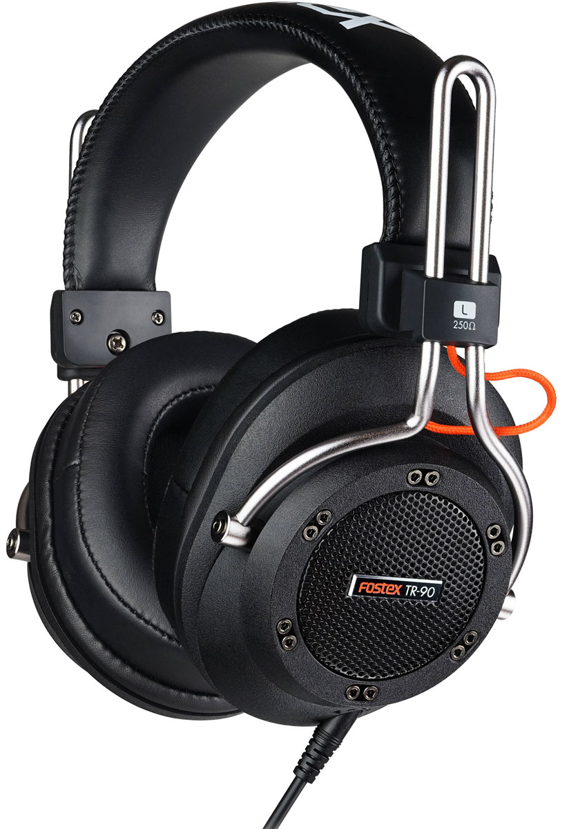 Fostex TR-90 (250 Ом) наушники4995090306315 Fostex TR-90 (250 Ом) наушники4995090306315Fostex TR-90 — это усовершенствованные профессиональные динамические наушники из новой линейки. Модель имеет полуоткрытое акустическое оформление и обеспечивает звучание студийного уровня. TR-90 поставляется с двумя видами съёмных кабелей (витой и прямой), а также с двумя наборами амбушюр: стандартной толщины и утолщёнными. Конструкция наушников обеспечивает максимальный комфорт.