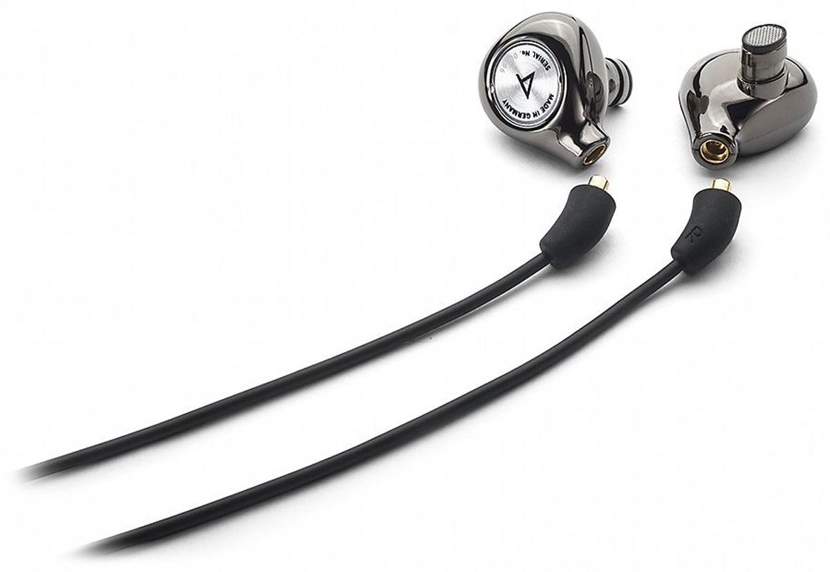 Astell&Kern AKT8iE наушники8809440331178 Astell&Kern AKT8iE наушники8809440331178Astell&Kern AKT8iE – первые вставные Hi-End-наушники, в которых применена технология Tesla, созданные компаниями Beyerdynamic и Astell&Kern. Эти наушники были разработаны фактически с нуля, чтобы передавать качественный звук наилучшим образом. Созданием Astell&Kern AKT8iE занимались инженеры высочайшей квалификации, те самые, которым мы обязаны, в том числе, и полноразмерными наушниками AK T5p. Динамический преобразователь с подвижной катушкой обеспечивает поразительно широкий частотный диапазон с чёткими басами, отлично сбалансированной серединой и кристально-чистыми высокими частотами. Каждый экземпляр Astell&Kern AKT8iE собирается вручную в Германии, каждый компонент наушников проходит многоуровневую проверку. Это гарантирует высочайшее качество продукта и надёжность его продолжительной эксплуатации. В комплекте Astell&Kern AKT8iE идут два кабеля (балансный и небалансный), усиленные кевларом. Они соответствуют самым высоким требованиям (и даже превосходят...