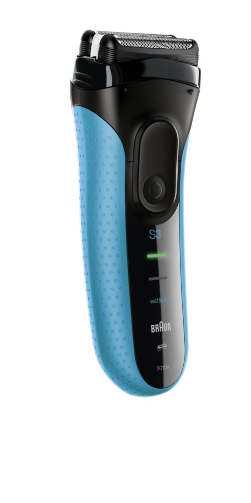 Braun Series 3 3010s Wet & Dry, Black Blue электробритва81479537 Braun Series 3 3010s Wet & Dry, Black Blue электробритва81479537Новая бритва Series 3 от Braun, мировой бестселлер среди сеточных бритв, стала еще лучше. Технология Microcomb помогает направлять больше волосков к режущим элементам для более быстрого бритья. Благодаря системе бритья тройного действия и сеточке SensoFoil бритва Series 3 не только обеспечивает гладкое бритье 3-х дневной щетины, но и идеальный комфорт для кожи. Бритву Series 3 3010 Wet &Dry можно использовать в душе с пеной или с гелем для более комфортных ощущений. По сравнению с предыдущими Series 3 на 3х дневной щетине