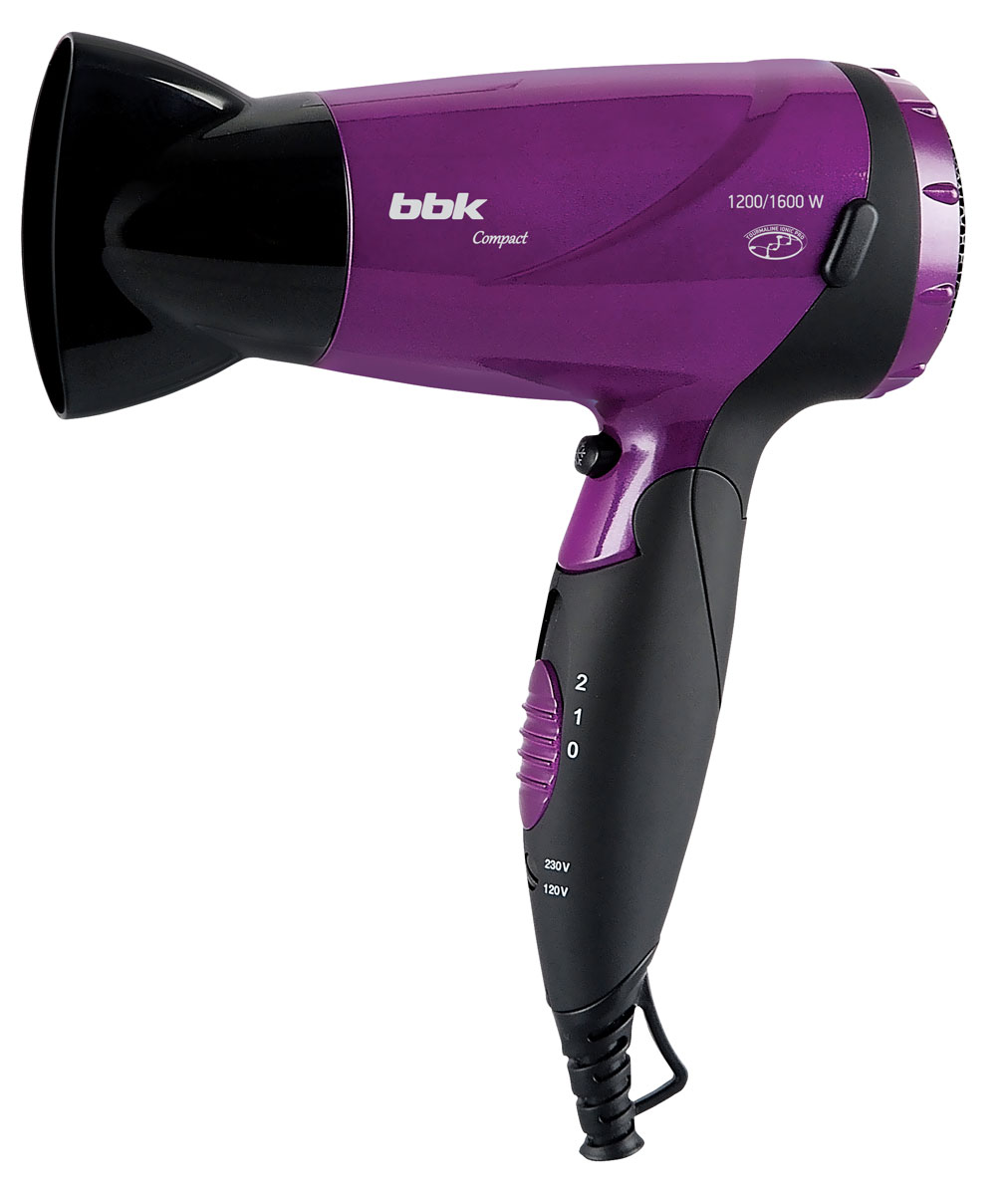 BBK BHD1603i, Black Purple фенBHD1603i чер/фиол BBK BHD1603i, Black Purple фенBHD1603i чер/фиолФен BBK BHD1603i обладает одной из самых бережных мощностей для волоc и отвечает всем необходимым требованиям для сушки и укладки. Благодаря складной ручке с покрытием soft-touch, предотвращающим скольжение, а также компактным размерам феном удобно и легко пользоваться как дома, так и в поездках. Для работы в сетях с разными параметрами питания на ручке предусмотрен переключатель режимов работы. Концентратор, входящий в комплект, служит для направления воздушного потока на определенные пряди, встроенный генератор ионов нейтрализует электростатическое напряжение, а турмалиновое покрытие решетки сохраняет здоровье и блеск волос. Режим холодного воздуха способствует закреплению полученного результата. Съемная крышка воздухозаборника облегчает чистку устройства. В комплект входит удобная сумка-чехол для бережного хранения и транспортировки изделия.