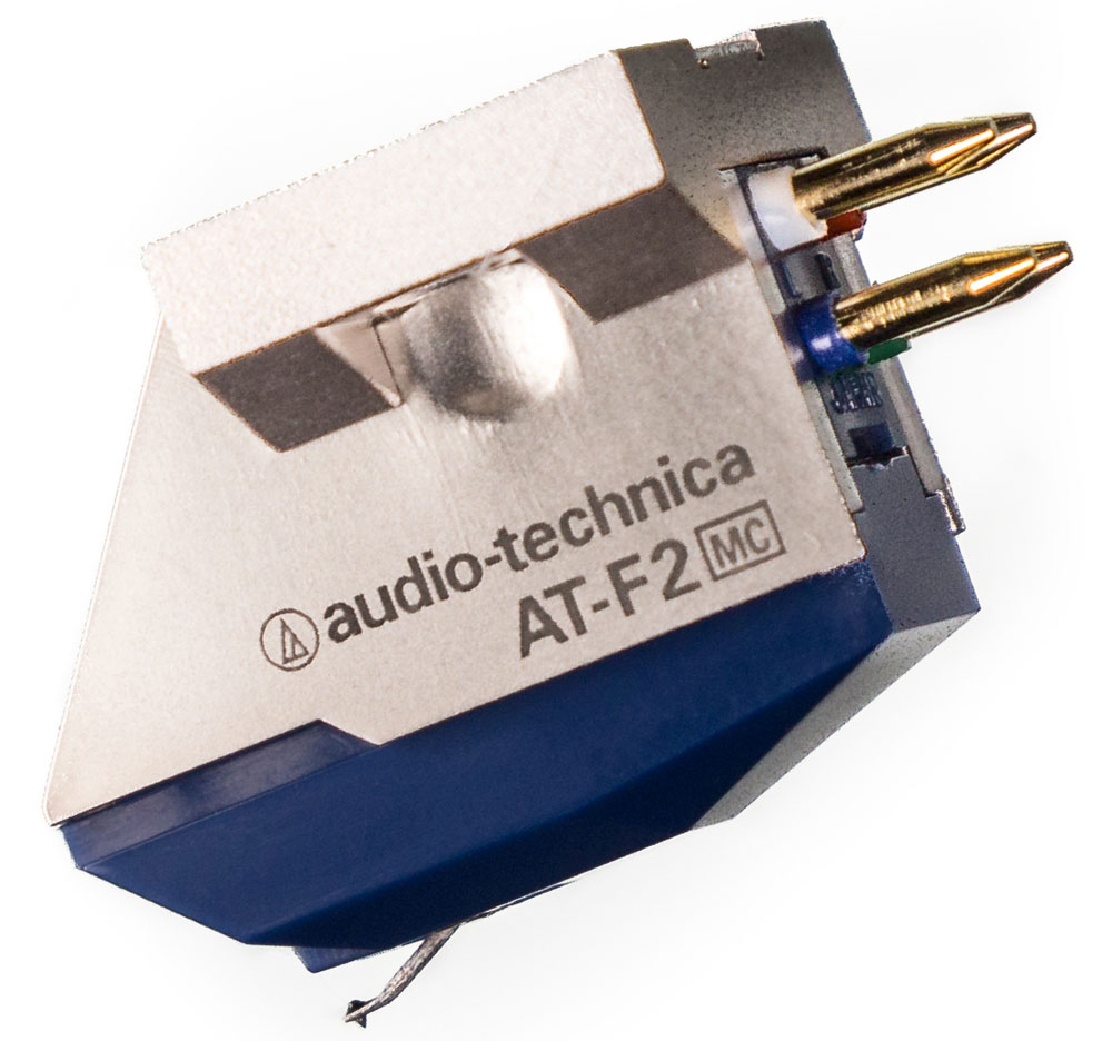 Audio-Technica AT-F2 головка звукоснимателя4961310127213 Audio-Technica AT-F2 головка звукоснимателя4961310127213Audio-Technica AT-F2 - высококлассный MC-звукосниматель с комбинированной конструкцией. Его основа выполнена с прецизионной точностью из алюминия, а основной корпус отлит из твердой смолы. Сочетание этих двух материалов позволяет практически полностью устранить паразитные резонансы и вибрации, и получить детализированный и прозрачный звук во всем диапазоне рабочих частот. Магнитная система Audio-Technica AT-F2 имеет перевернутую V-конструкцию с двумя катушками для левого и правого каналов, обладающую сниженной массой, что выразилось в уменьшении давления иглы на пластинку. Подобное техническое решение позволило также улучшить разделение стереоканалов, то есть сделать звуковую картину более натуральной и точной. Звукосниматель оснащен эллиптической алмазной иглой, изготовленной с высокой точностью в Японии, и зафиксированной в легкой и жесткой тонкостенной трубке из алюминия. В модели AT-F2 применены высокоэффективные неодимовые магниты,...