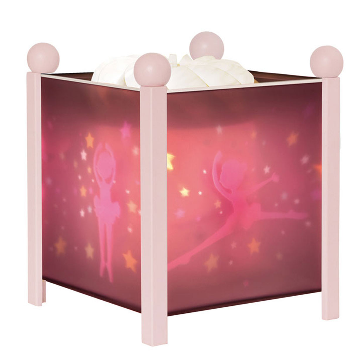 Trousselier Светильник-ночник Magic Lantern Ballerina цвет розовый4311C 12V Trousselier Светильник-ночник Magic Lantern Ballerina цвет розовый4311C 12VНочник Trousselier - идеальный аксессуар для детской комнаты. Нежный свет и красочные картинки создадут атмосферу уюта, успокоят и убаюкают кроху. Вы можете подобрать картинку, а также музыкальную подставку с подзаводом (опция). Классический ночник с вращающейся картинкой. Цилиндр ночника вращается благодаря системе нагрева от лампочки 12V 20W, цоколь E14. Тип розетки: C. Размер: 16,5 см x 19 см. Материал: металлический корпус, деревянные ножки и углы, пластиковый, жароустойчивый цилиндр. Поставляется в подарочной упаковке. Соответствует нормам безопасности: CE EN 60598-2-10.