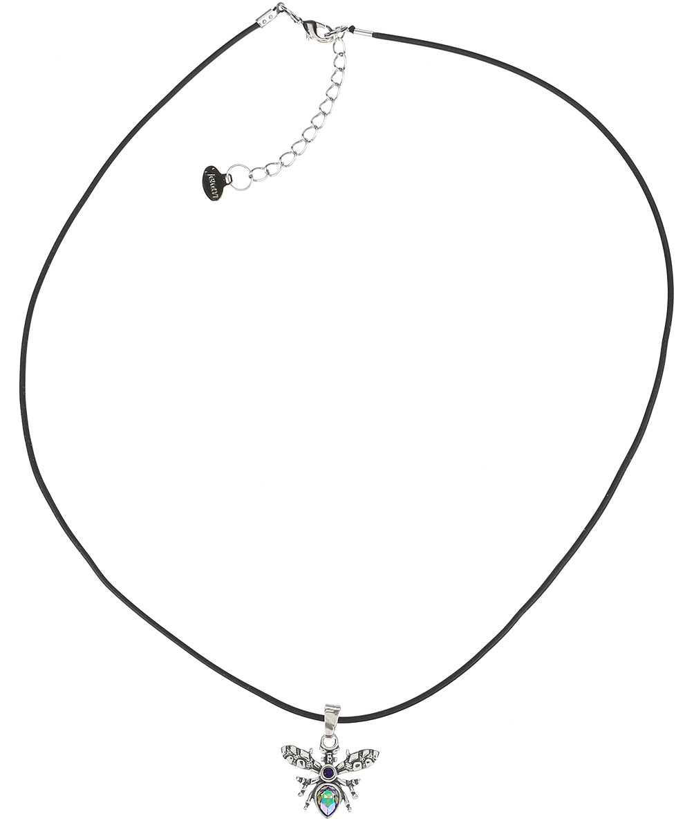 Кулон Jenavi Кассида Мэй, цвет: серебряный, фиолетовый. k3353953k3353953 Кулон Jenavi Кассида Мэй, цвет: серебряный, фиолетовый. k3353953k3353953Кулон Jenavi Кассида Мэй изготовлен из ювелирного сплава с гальваническим покрытием серебром. Кристаллы Swarovski пронзили металл и отпечатались в нем мерцающими вкраплениями звездного неба и всполохами фейерверков. Техника чернения позволила дизайнерам добиться изысканного эффекта винтажности и добавила этнические ноты в оригинальные изделия. Кулон оснащен удобным замком-карабином. Какие бы стили и материи вы ни предпочли, украшения из коллекции Кассида будут безошибочным выбором для завершения вашего образа.