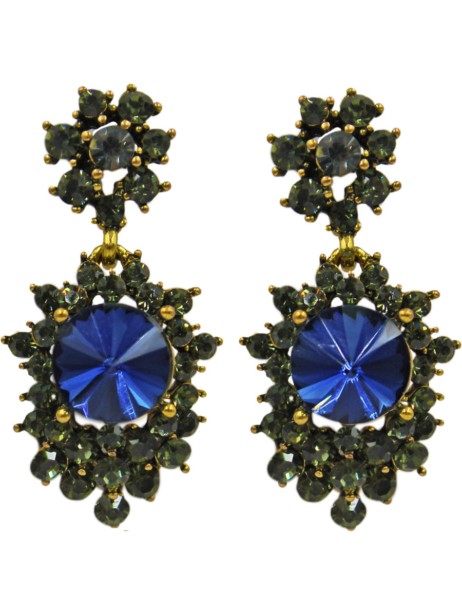 Серьги женские Taya, цвет: хематит, темно-синий. T-B-11363-EARR-HM.D.BLUET-B-11363-EARR-HM.D.BLUE Серьги женские Taya, цвет: хематит, темно-синий. T-B-11363-EARR-HM.D.BLUET-B-11363-EARR-HM.D.BLUEСерьги-гвоздики с заглушкой металл-пластик. Состоят из двух подвижно соединенных частей. Верхняя -цветок с серо-зелеными стразами, нижняя - крупный сапфировый кристалл с окружении таких же страз. Размеры: длина серьги 4,0 см, ширина 1,5 см.