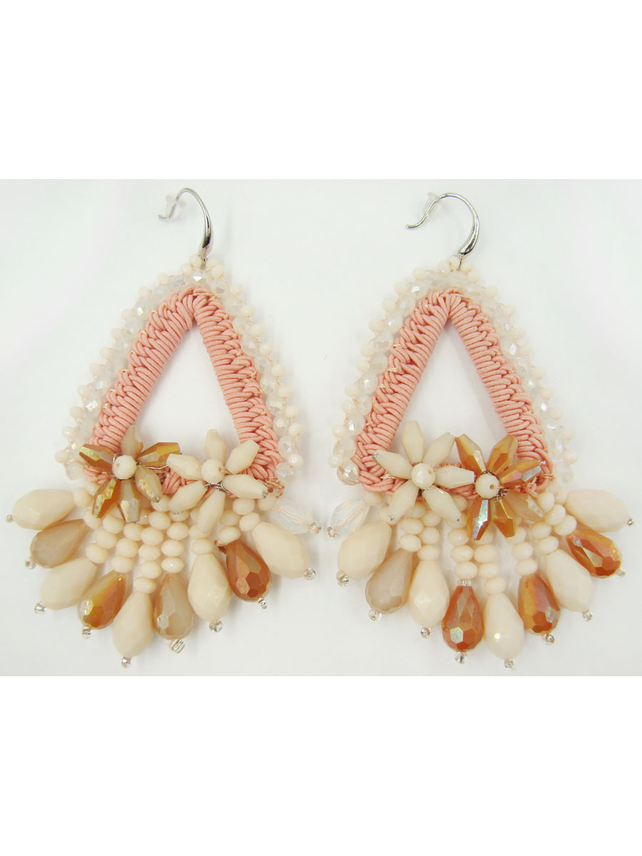 Серьги Taya, цвет: белый, розовый. T-B-9555-EARR-WH.ROSET-B-9555-EARR-WH.ROSE Серьги Taya, цвет: белый, розовый. T-B-9555-EARR-WH.ROSET-B-9555-EARR-WH.ROSEСерьги с замком-петлей и силиконовой заглушкой изготовлены из гипоаллергенного бижутерного сплава и текстиля. Серьги выполнены в форме треугольника с нежной окантовкой.