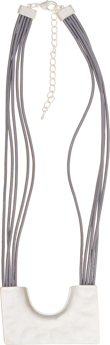 Колье Selena Street Fashion, цвет: серебристый. 1010114110101141 Колье Selena Street Fashion, цвет: серебристый. 1010114110101141Колье Selena Street Fashion , состоящее из пяти шнурков из искусственной кожи и подвески из латуни с гальваническим покрытием родием, подчеркнет вашу красоту и преобразит даже повседневную одежду. Колье надежно застегивается на замок-карабин. Надев его, вы всегда будете в центре внимания. Новый день - новая я - новое украшение! Так звучит девиз коллекции Street Fashion. Если вы цените разнообразие, то непременно влюбитесь в эту коллекцию, ведь иногда, чтобы изменить образ, достаточно просто сменить колье. Свидание, вечеринки, семейный ужин или офисные будни - в этой коллекции есть украшения на любой случай повседневной жизни, достаточно положить в сумочку лишнюю пару сережек и колье.