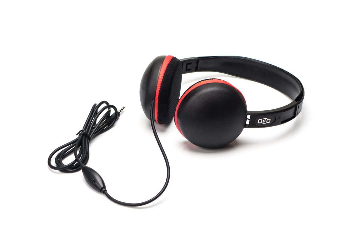 OLTO VS-10, Black наушникиO00001063 OLTO VS-10, Black наушникиO00001063Накладные стереонаушники с микрофоном OLTO VS-10 - лёгкая модель с хорошим качеством звука. Идеальны для использования с телефоном, планшетом или ноутбуком. Наушники имеют надежную и удобную конструкцию оголовья, поэтому они отлично подходят для длительного использования.