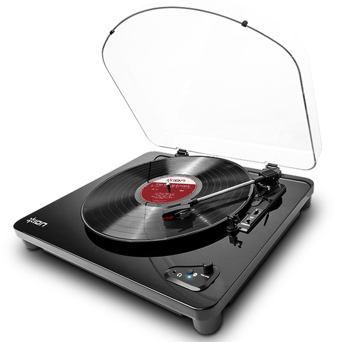 ION Audio Air LP, Black виниловый проигрывательIONairlp ION Audio Air LP, Black виниловый проигрывательIONairlpION Audio Air LP совершает настоящую революцию в виниле. Этот виниловый проигрыватель - первый в мире Bluetooth-передающий проигрыватель, подключающийся к любой Bluetooth-колонке. Никаких проводов, прекрасный звук, безграничные возможности. Удивительное сочетание традиционных наработок и новейших технологий. Разместите проигрыватель в любом удобном месте – и наслаждайтесь. Особенности: Bluetooth-модуль Стильный деревянный корпус с покрытием рояльный лак Тихий ременный привод, автостоп Крепкая акриловая пылезащитная крышка