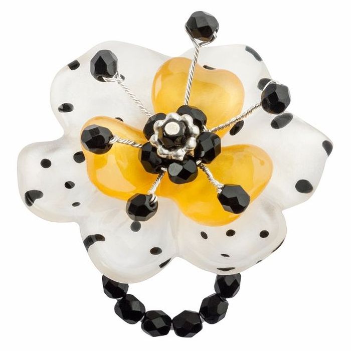 Кольцо Lalo Treasures G&G, цвет: черный, белый, желтый. R6967mR6967m Кольцо Lalo Treasures G&G, цвет: черный, белый, желтый. R6967mR6967mИзысканное кольцо оригинального дизайна Lalo Treasures изготовлено из ювелирной смолы ярких цветов. Изделие выполнено в виде утонченного цветка. Скругленные углы элемента идеально подходят для нежных женских пальцев - изящество и сама элегантность. Очень винтажно смотрится на руке. Кольцо Lalo подчеркнет вашу утонченность и изысканный вкус. Изделие регулируется по размеру.