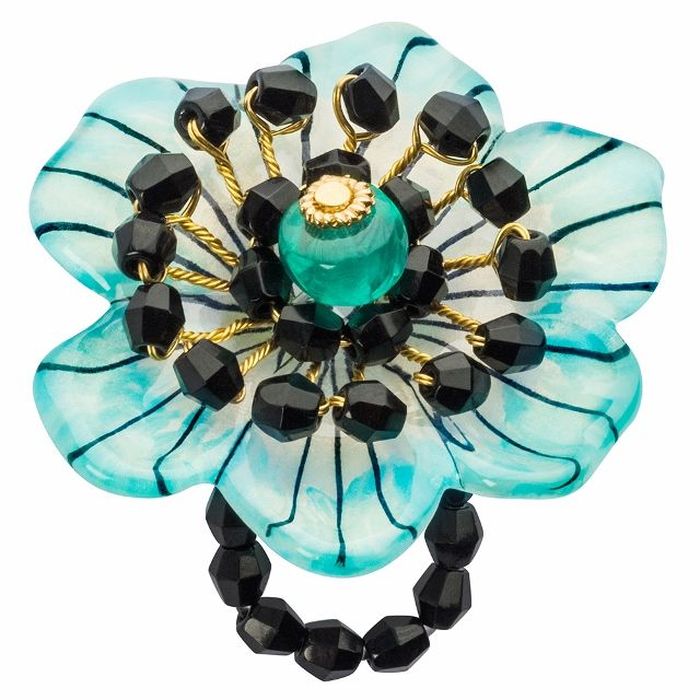 Кольцо Lalo Treasures G&G, бирюзовый, золотой, черный. R6971mR6971m Кольцо Lalo Treasures G&G, бирюзовый, золотой, черный. R6971mR6971mИзысканное кольцо оригинального дизайна Lalo Treasures изготовлено из ювелирной смолы ярких цветов. Изделие выполнено в виде утонченного цветка. Скругленные углы элемента идеально подходят для нежных женских пальцев - изящество и сама элегантность. Очень винтажно смотрится на руке. Кольцо Lalo подчеркнет вашу утонченность и изысканный вкус. Изделие регулируется по размеру.