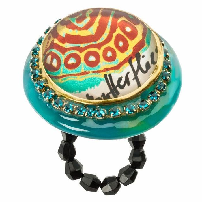 Кольцо Lalo Treasures G&G, цвет: золотистый, бирюзовый. R6978mR6978m Кольцо Lalo Treasures G&G, цвет: золотистый, бирюзовый. R6978mR6978mИзысканное кольцо оригинального дизайна Lalo Treasures изготовлено из ювелирной смолы ярких цветов. Скругленные углы элемента идеально подходят для нежных женских пальцев - изящество и сама элегантность. Очень винтажно смотрится на руке. Кольцо Lalo подчеркнет вашу утонченность и изысканный вкус. Изделие регулируется по размеру.