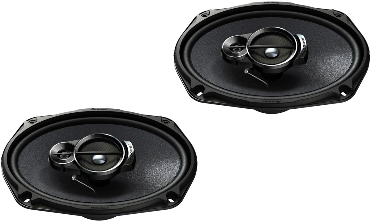 Pioneer TS-A6933I автомобильная акустическая система1024311 Pioneer TS-A6933I автомобильная акустическая система1024311Автомобильная акустическая система Pioneer TS-A6933I способна воспроизводить звук любой частоты и громкости без малейших помех. Она имеет большую мощность и оснащена динамиками с оптимизированной формой излучателей. Колонки созданы с применением трёхполосной компоновки. Она позволяет сделать максимально чёткими звуки высокой, низкой и средней частоты. Излучатели произведены из многослойного композитного материала Mica Matrix, армированного слюдяными волокнами. За счёт этого удаётся избежать резонанса, а также значительно уменьшить количество помех, вызванных вибрациями и сильными колебаниями. Размер ВЧ динамика: 11 мм Размер СЧ динамика: 57 мм Количество полос: 3 Материал излучателей: Mica Matrix