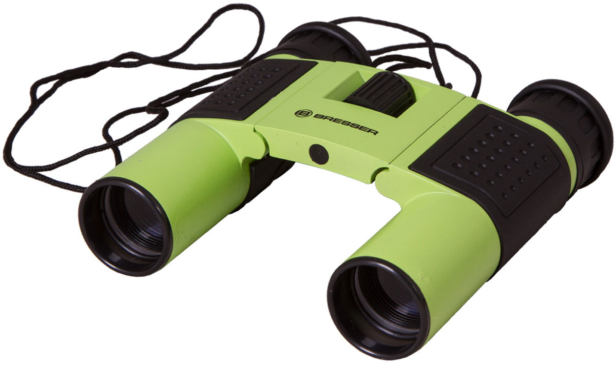 Bresser Topas 10x25, Green бинокль8911027B4K000 Bresser Topas 10x25, Green бинокль8911027B4K000Компактный бинокль Bresser Topas 10x25 для туристов, путешественников и натуралистов. Это гармоничное сочетание удобства использования, надежности конструкции и высоких оптических характеристик. Лучше всего этот миниатюрный бинокль проявит себя при дневных наблюдениях: изучении птиц, просмотре спортивных мероприятий, исследовании дикой природы. Благодаря металлическому корпусу он переживет любые дорожные потрясения. Бинокль Bresser Topas 10x25 обеспечит получение качественной и высококонтрастной картинки, правильно передаст цвета и позволит рассмотреть удаленные предметы в мельчайших деталях. Все оптические элементы изготовлены из стекла, а внешние линзы имеют полное просветление. Чтобы сделать картинку максимально четкой, вы можете откорректировать диоптрии окуляров и точно настроить фокус. Можно отрегулировать межзрачковое расстояние, просто переместив оптические трубы. Боковые части бинокля имеют резиновые покрытие для удобства и надежности захвата.