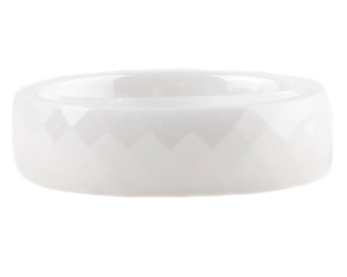 Кольцо Elegant. Керамика. Южная Корея, конец XX векаОС27824 Кольцо Elegant. Керамика. Южная Корея, конец XX векаОС27824Кольцо Elegant. Керамика. Южная Корея, конец XX века. Размер 8. Сохранность превосходная. Украшение в виде керамического ободка. Это стильное дизайнерское кольцо станет изысканным украшением для романтичной и творческой натуры и гармонично дополнит Ваш наряд, станет завершающим штрихом в создании модного образа.