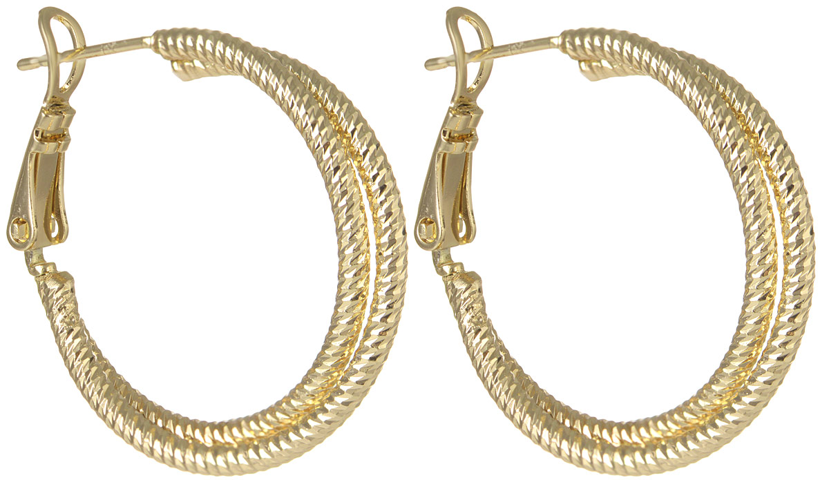 Серьги Taya, цвет: золотистый. T-B-11668T-B-11668-EARR-GOLD Серьги Taya, цвет: золотистый. T-B-11668T-B-11668-EARR-GOLDОригинальные серьги Taya, выполненные из бижутерного сплава. Серьги выполнены из металла в виде колец. Имеют надежную застежку в виде булавки, что обеспечивает надежное удержание серьги. Такие серьги позволят вам с легкостью воплотить самую смелую фантазию и создать собственный, неповторимый образ.