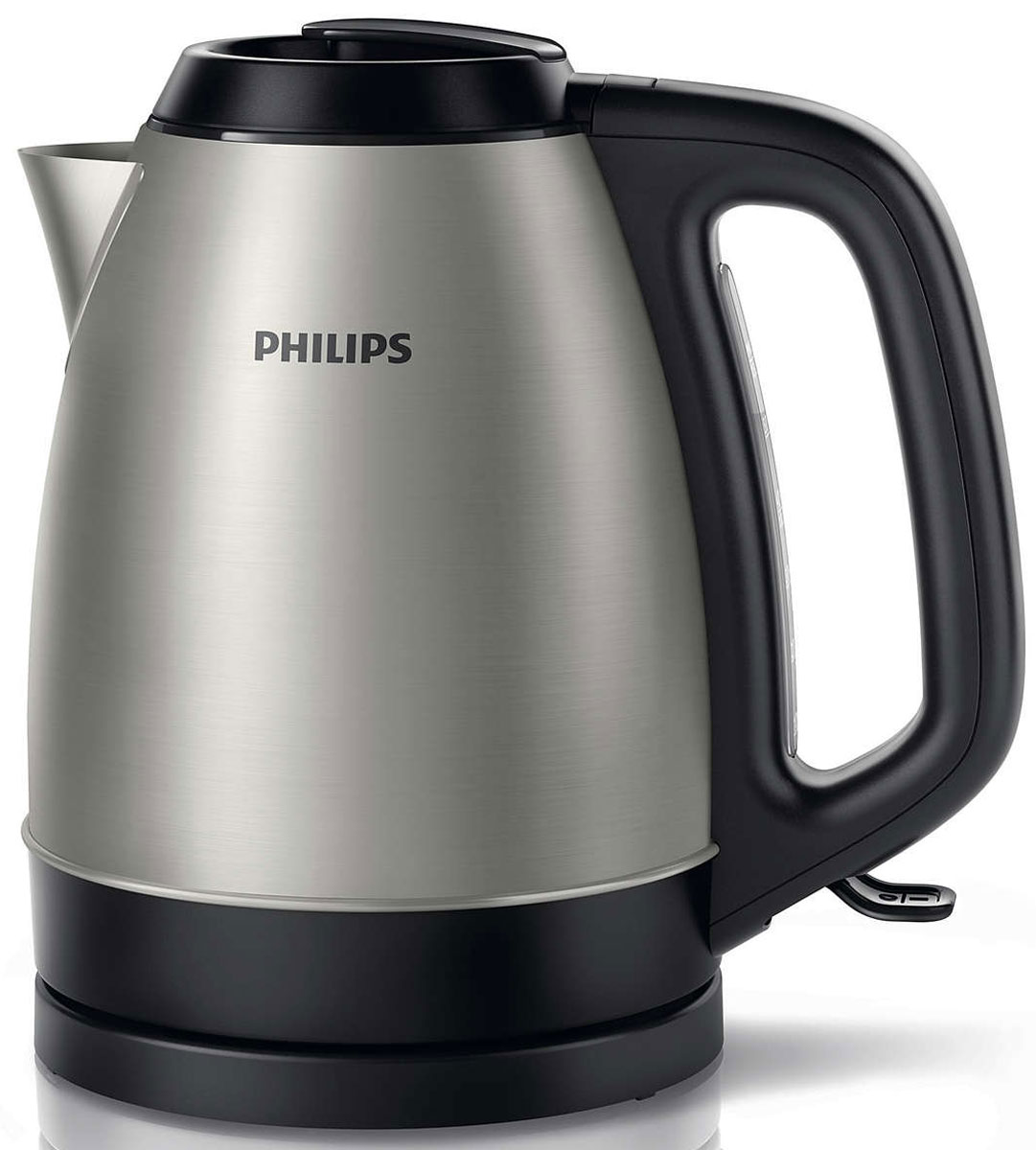 Philips HD9305/21 электрический чайникHD9305/21 Philips HD9305/21 электрический чайникHD9305/21Электрический чайник Philips HD9305/21с корпусом из нержавеющей стали и регулятором разработан в Великобритании. Прибор безопасен в использовании и отличается долгим сроком службы. Плоский нагревательный элемент из нержавеющей стали обеспечивает быстрое кипячение и простую чистку. Откидную крышку можно полностью снять для более простой очистки. Чайник имеет понятный индикатор уровня воды на задней панели. Шнур оборачивается вокруг основания, что позволяет легко разместить чайник на кухне. Благодаря съемному фильтру от накипи вы будете пить чистую воду.