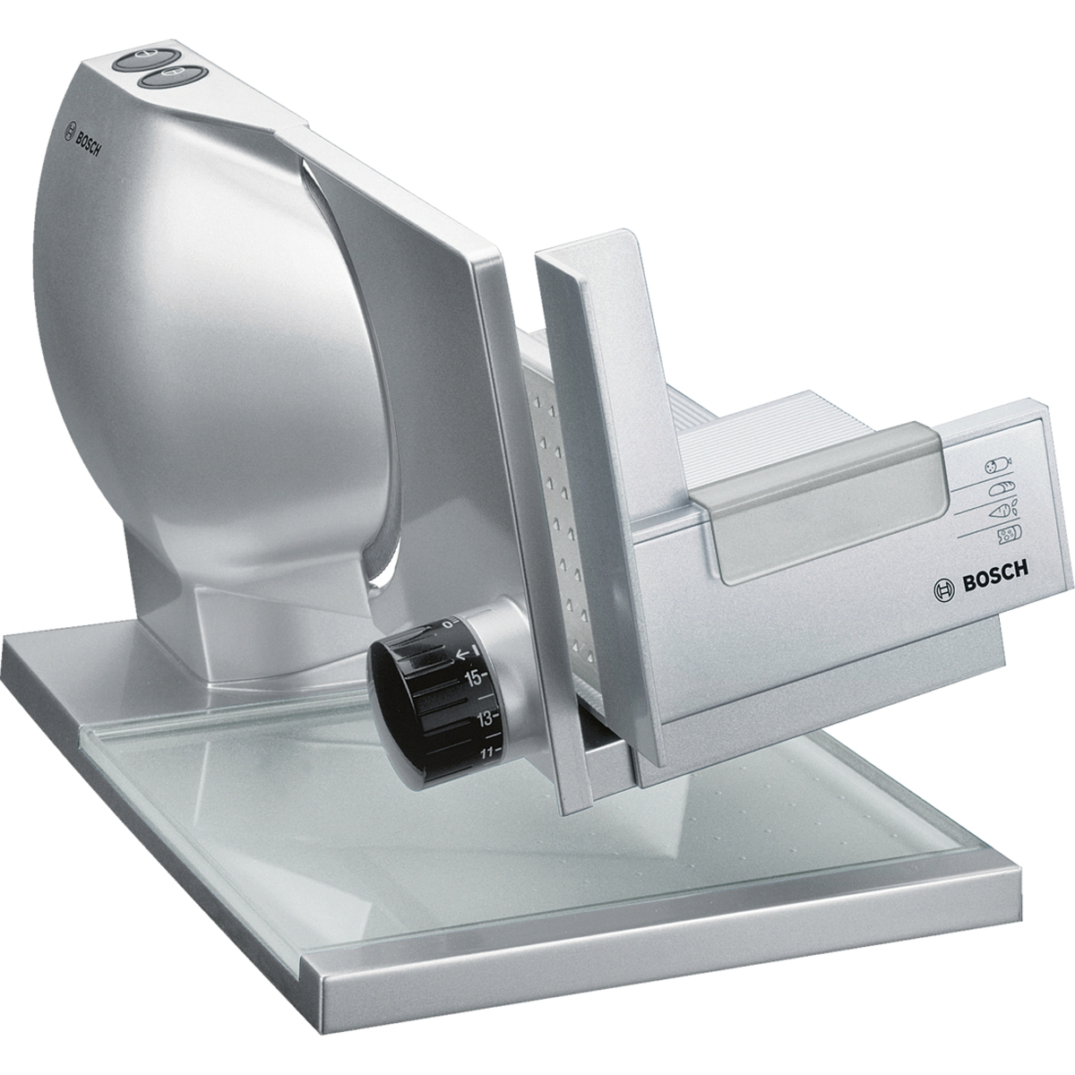 Bosch MAS9454M ломтерезкаMAS9454M Bosch MAS9454M ломтерезкаMAS9454MПремиальная универсальная резка Bosch MAS9454M имеет металлический корпус и нож с волнообразной заточкой 2 в 1 MultiCut. Хлеб, сыр, ветчина, овощи: острый нож с волнообразной заточкой быстро и качественно нарежет разные виды продуктов ровными ломтиками. Нарежет точно, будь то толстый ломоть хлеба или тончайший кусочек колбасы: благодаря плавно регулируемой толщине нарезки от 0 до 15 мм. Профессиональный подход: благодаря наклонной рабочей поверхности нарезанные кусочки попадают непосредственно на интегрированный сервировочный поднос. Два режима — импульсной и длительной нарезки. Какой из них использовать - зависит от того, сколько надо отрезать кусочков. Защитный кожух ножа, кнопка безопасного включения, а также резиновые ножки для устойчивости и суппорт для подачи продуктов с защитой пальцев обеспечивают безопасную эксплуатацию прибора. Регулировка толщины нарезки до 15 мм Приподнятая рабочая поверхность с...