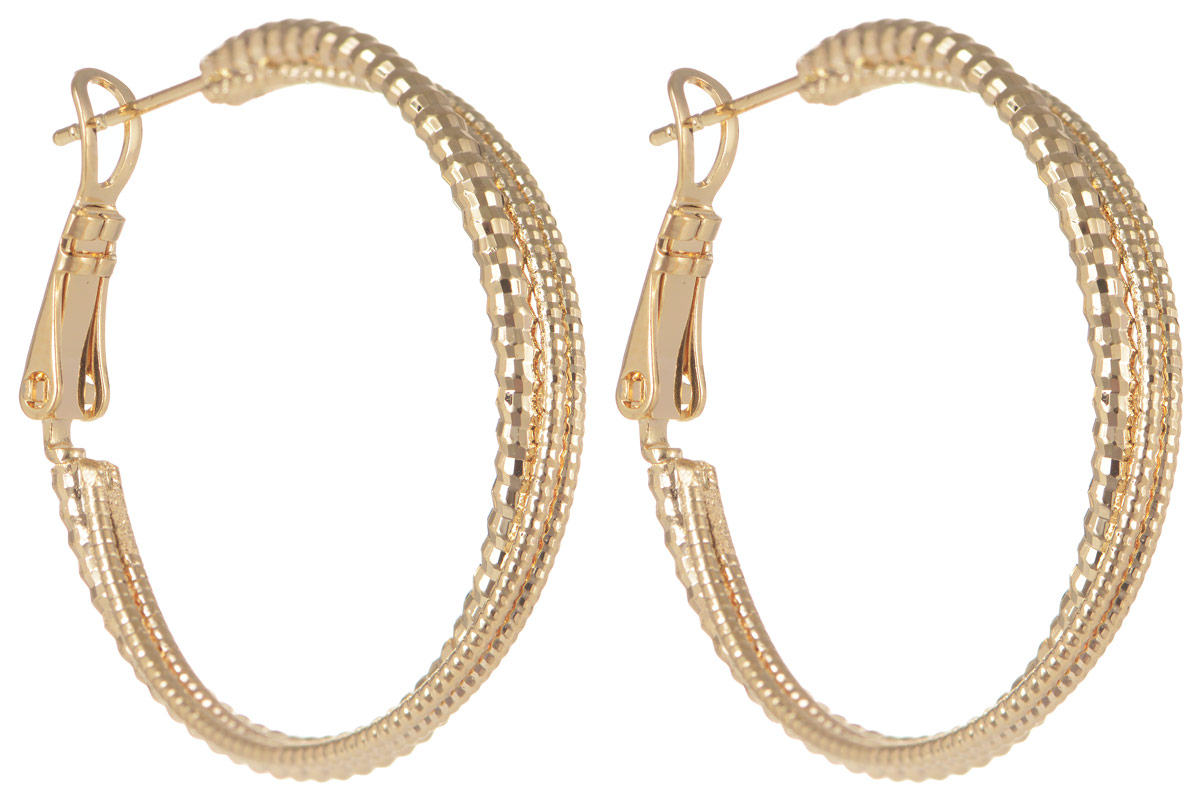 Серьги Taya, цвет: золотистый. T-B-11655T-B-11655-EARR-GOLD Серьги Taya, цвет: золотистый. T-B-11655T-B-11655-EARR-GOLDОригинальные серьги Taya, выполненные из бижутерного сплава. Серьги выполнены из металла в виде колец и имеют рельефную структуру. Застегивается изделие на надежную застежку в виде булавки, что обеспечивает надежное удержание серьги. Такие серьги позволят вам с легкостью воплотить самую смелую фантазию и создать собственный, неповторимый образ.