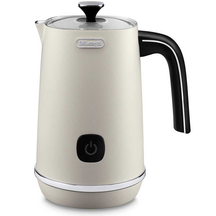 DeLonghi EMFI.W, White вспениватель молока0132043009 DeLonghi EMFI.W, White вспениватель молока0132043009Вспениватель молока DeLonghi EMFI.W выполнен в изысканном и аристократичном дизайне. Это один из стильных приборов дизайнерской коллекции Distinta для приготовления вкусного завтрака. С ним ваша кухня станет еще более уютной. Модель имеет красивое матовое покрытие, дополненное блестящими хромированными деталями. В нем вы можете мгновенно вспенить 100-140 мл или подогреть 250 мл молока. Прибор имеет функции вспенивания холодного молока, вспенивания молока с его подогревом, а также может просто подогреть для вас молоко без вспенивания. Антипригарное покрытие чаши гарантирует отсутствие посторонних привкусов в молоке и легкий уход за вспенивателем. Венчик можно снимать и мыть. Съемная крышка с силиконовым уплотнителем гарантирует, что ваш стол останется чистым. Данная модель располагается на специальной подставке, которая позволяет вращать прибор на 360°. На водонепроницаемом корпусе располагается кнопка управления: чтобы получить горячее взбитое...