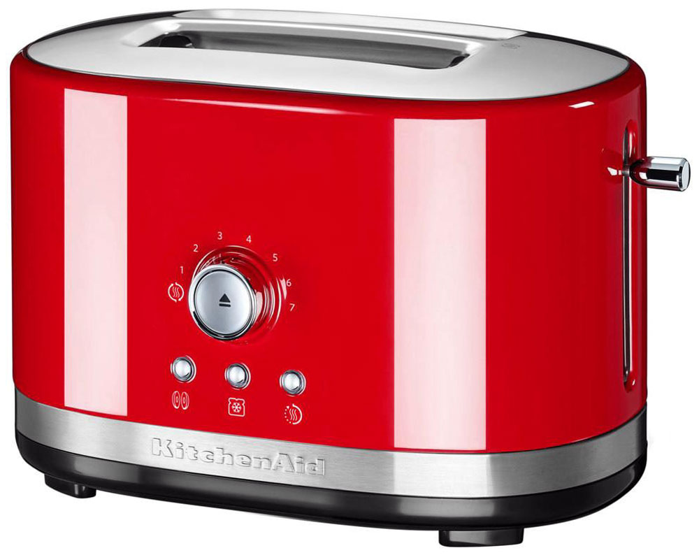 KitchenAid 5KMT2116EER, Red тостер5KMT2116EER KitchenAid 5KMT2116EER, Red тостер5KMT2116EERKitchenAid 5KMT2116EER - компактный тостер на 2 ломтика, который покорит вас своим стильным дизайном и высокой функциональностью. Эта модель была создана специально для тех, кто не любит громоздкие кухонные гаджеты, ведь она занимает совсем немного места. Тостер оснащен широкими отверстиями для хлеба, поэтому вы сможете готовить тосты из любых сортов хлеба и выпечки: багет, дрожжевой хлеб. Прибор легко настраивается, в нем можно приготовить тосты 7 степеней обжарки: от слегка подсушенных, до хрустящих и зажаристых. Среди дополнительных функции: разогревание выпечки, разморозка и подогрев готовых тостов. Специальная функция Peek and See позволяет приподнять тосты в процессе поджарки и проверить степень их готовности, после чего можно скорректировать настройки тостера. Широкие отверстия для хлеба Функция подогрева позволит сохранить тосты теплыми в течение 3 минут Прочный металлический корпус