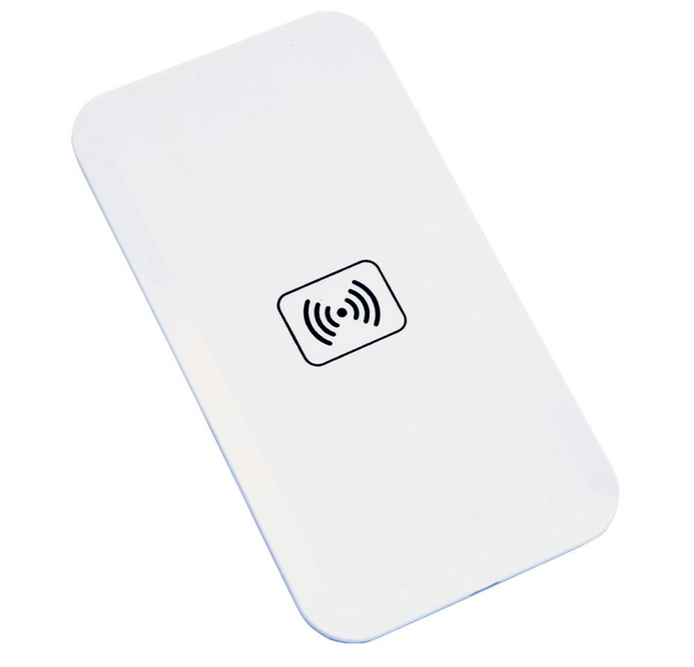 Bradex SU 0051, White беспроводное зарядное устройствоSU 0051 Bradex SU 0051, White беспроводное зарядное устройствоSU 0051Вашему смартфону постоянно не хватает зарядки, а разъемы зарядного устройства быстро изнашиваются из-за слишком частого использования? Беспроводной плоский аккумулятор для смартфонов решает эти проблемы! • Аккумулятор позволяет вам быстро полностью заряжать батарею смартфона без необходимости использовать провода или зарядное устройство. • Просто подсоедините к телефону миниатюрный Qi-приемник, который легко прячется внутри корпуса или чехла, и просто положите смартфон на аккумулятор. • Теперь вы можете спокойно заниматься своими делами, а ваш смартфон все это время будет заряжаться от платформы. • Все, что понадобится для работы Qi-приемника — это компьютер, ноутбук или розетка. С плоским беспроводным аккумулятором для смартфона вы перестанете беспокоиться об уровне зарядки вашего гаджета!