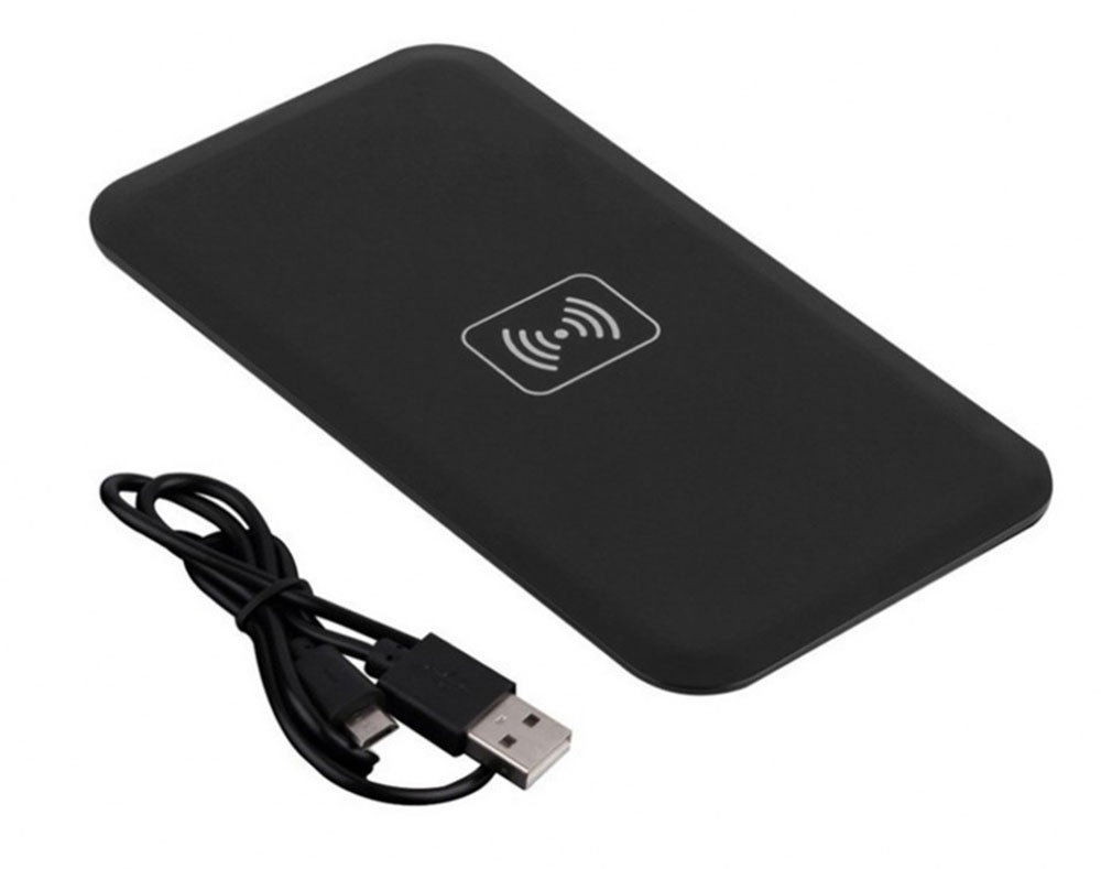 Bradex SU 0052, Black беспроводное зарядное устройствоSU 0052 Bradex SU 0052, Black беспроводное зарядное устройствоSU 0052Вашему смартфону постоянно не хватает зарядки, а разъемы зарядного устройства быстро изнашиваются из-за слишком частого использования? Беспроводной плоский аккумулятор для смартфонов решает эти проблемы! • Аккумулятор позволяет вам быстро полностью заряжать батарею смартфона без необходимости использовать провода или зарядное устройство. • Просто подсоедините к телефону миниатюрный Qi-приемник, который легко прячется внутри корпуса или чехла, и просто положите смартфон на аккумулятор. • Теперь Вы можете спокойно заниматься своими делами, а ваш смартфон все это время будет заряжаться от платформы. • Все, что понадобится для работы Qi-приемника — это компьютер, ноутбук или розетка. С плоским беспроводным аккумулятором для смартфона вы перестанете беспокоиться об уровне зарядки Вашего гаджета!