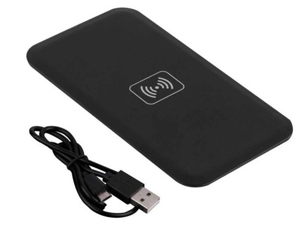 Bradex SU 0054, Black беспроводное зарядное устройствоSU 0054 Bradex SU 0054, Black беспроводное зарядное устройствоSU 0054Вашему смартфону постоянно не хватает зарядки, а разъемы зарядного устройства быстро изнашиваются из-за слишком частого использования? Беспроводной плоский аккумулятор для смартфонов решает эти проблемы! • Аккумулятор позволяет вам быстро полностью заряжать батарею смартфона без необходимости использовать провода или зарядное устройство. • Просто подсоедините к телефону миниатюрный Qi-приемник, который легко прячется внутри корпуса или чехла, и просто положите смартфон на аккумулятор. • Теперь вы можете спокойно заниматься своими делами, а ваш смартфон все это время будет заряжаться от платформы. • Все, что понадобится для работы Qi-приемника — это компьютер, ноутбук или розетка. С плоским беспроводным аккумулятором для смартфона вы перестанете беспокоиться об уровне зарядки вашего гаджета!