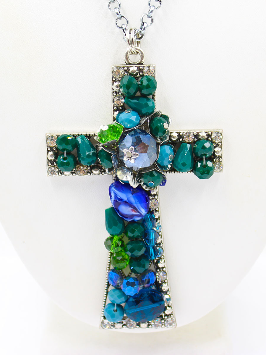 Колье Taya, цвет: серебристый, зеленый. T-B-11735-NECK-SL.GREENT-B-11735-NECK-SL.GREEN Колье Taya, цвет: серебристый, зеленый. T-B-11735-NECK-SL.GREENT-B-11735-NECK-SL.GREENСтильное колье Taya выполнено из гипоаллергенного бижутерного сплава. Кулон на цепи классического якорного плетения, где каждое звено имеет круглую форму. Выразительный крупный кулон в форме креста украшен кристаллами. Колье имеет надежную застежку-карабин с регулирующей длину цепочкой.