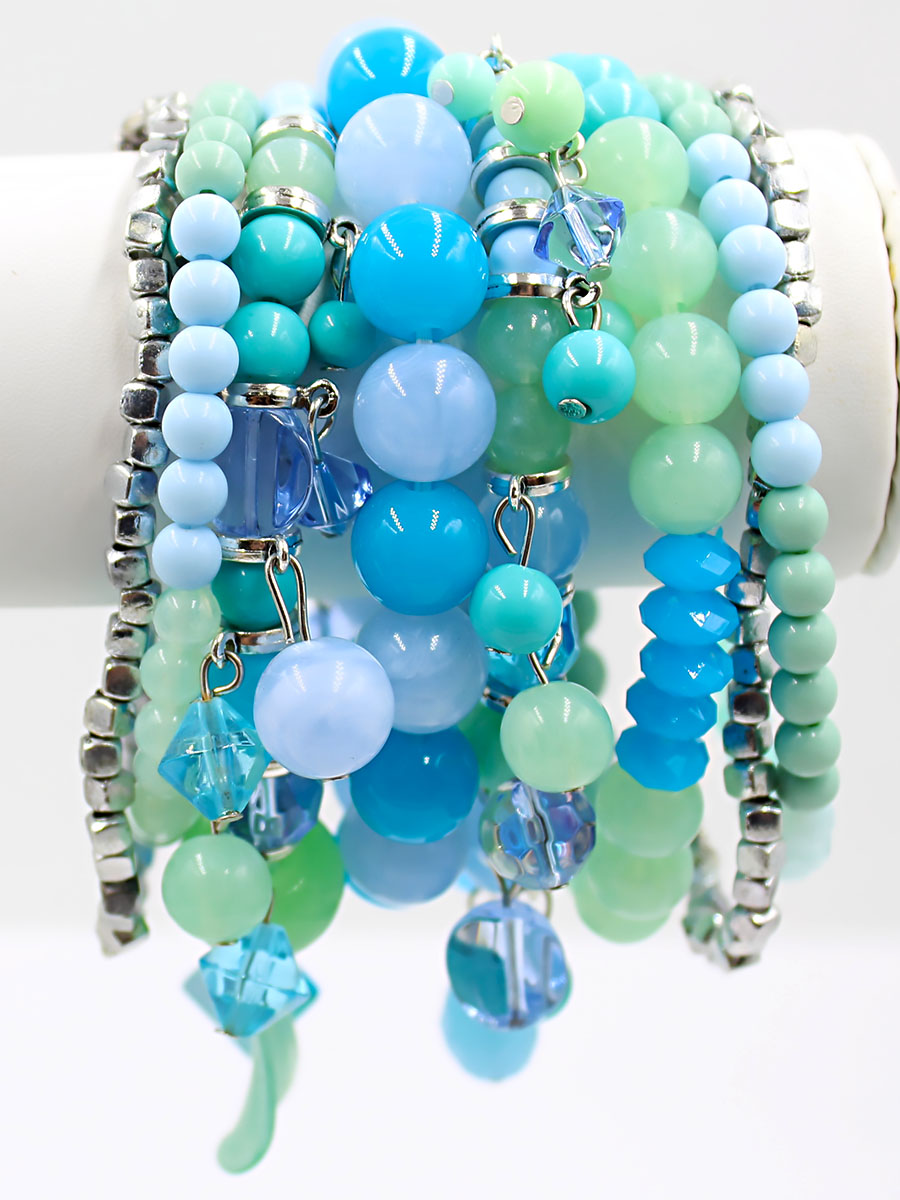Браслет Taya, цвет: серебристый, синий. T-B-11757-BRAC-SL.BLUET-B-11757-BRAC-SL.BLUE Браслет Taya, цвет: серебристый, синий. T-B-11757-BRAC-SL.BLUET-B-11757-BRAC-SL.BLUEШирокий браслет из стеклянных бусин разнообразной огранки в сочетании с плетеной нитью из бисера выглядит броско и стильно. Магнитная застежка - удобное и современное решение, которое исключает случайное открытие и потерю браслета. .
