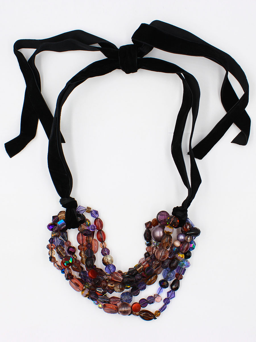 Колье Taya, цвет: черный, мультиколор. T-B-11761-NECK-BK.MULTIT-B-11761-NECK-BK.MULTI Колье Taya, цвет: черный, мультиколор. T-B-11761-NECK-BK.MULTIT-B-11761-NECK-BK.MULTIСтильное колье Taya выполнено из гипоаллергенного бижутерного сплава. На двух бархатных полосках располагается центральное украшение в виде многоярусных бус. Колье в бордовых вечерних тонах, замысловатое и оригинальное. Завязывается сзади.