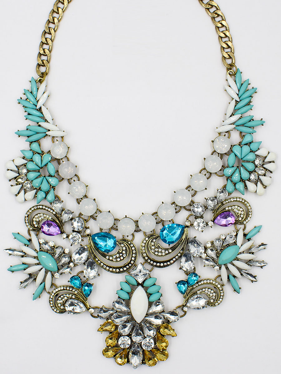 Колье Taya, цвет: золотистый, синий. T-B-11889-NECK-GL.BLUET-B-11889-NECK-GL.BLUE Колье Taya, цвет: золотистый, синий. T-B-11889-NECK-GL.BLUET-B-11889-NECK-GL.BLUEКолье-чокер в классическом исполнении выполнено из гипоаллергенного бижутерного сплава. Колье имеет надежную застежку-карабин с регулирующей длину цепочкой. Массивное ожерелье, представляет собой сочетание множеств цветов и различных камней. При этом образует интересный стильный орнамент с сочетанием прозрачных кристаллов и матовых вставок.