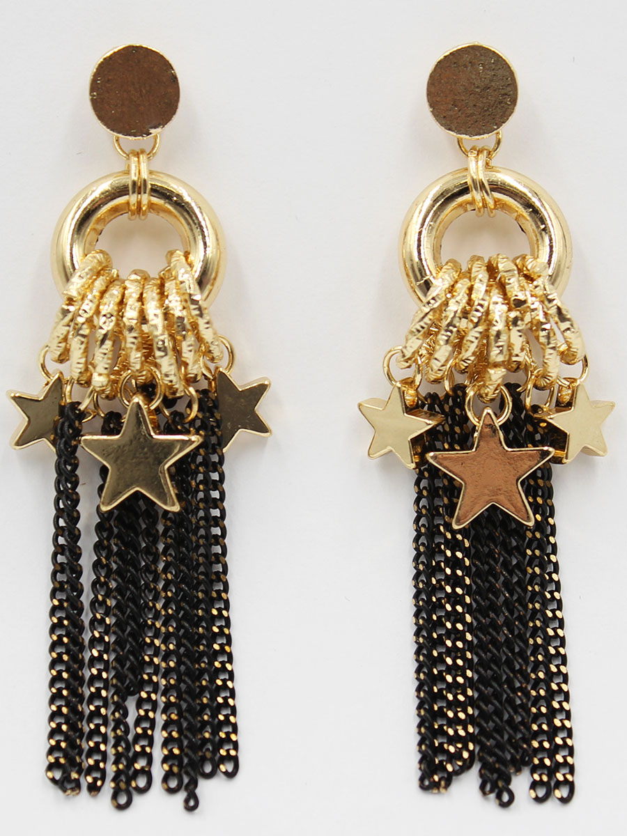 Серьги Taya, цвет: золотистый. T-B-12045-EARR-GOLDT-B-12045-EARR-GOLD Серьги Taya, цвет: золотистый. T-B-12045-EARR-GOLDT-B-12045-EARR-GOLDСерьги-гвоздики с металлической заглушкой. Сложное украшение из цепочек, звездочек, колечек. Свисающие цепи окрашены в черный цвет поверх золото, что гармонирует с общей цветовой гаммой. Размеры: длина серьги 6,5 см, ширина 1,5 см.