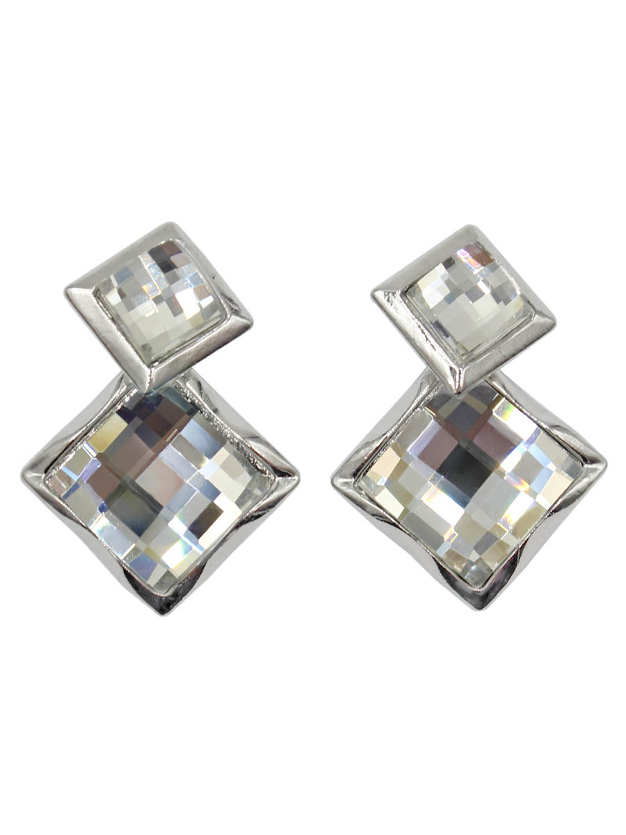 Серьги Taya, цвет: серебристый. T-B-12222-EARR-SILVERT-B-12222-EARR-SILVER Серьги Taya, цвет: серебристый. T-B-12222-EARR-SILVERT-B-12222-EARR-SILVERСерьги-гвоздики с заглушкой металл-пластик. Два квадратных мозаичной огранки кристалла помещены в волнистую рамку. Такое сочетание придает серьгам некую игривость: строгая форма и мягкая, неровная рамка. Размеры: длина серег 3,5 см, верхний квадрат 1,2 х 1,2 см, нижний 1,7 х 1,7 см.