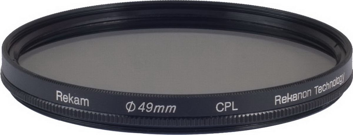 Rekam RF-CPL49 поляризационный фильтр, 49 мм1601002210 Rekam RF-CPL49 поляризационный фильтр, 49 мм1601002210Светофильтры Rekam - это надежный и удобный инструмент для работы профессиональных фотографов. С их помощью можно создавать фотоматериалы, которые невозможно получить обработкой на компьютере. Компания Rekam предлагает большой ассортимент светофильтров, актуальных для цифровой фото и видеосъемки. Поляризационный CPL: Циркулярный поляризационный фильтр предназначен для уменьшения бликов и отражений от воды и других поверхностей. - Усиливает цвета. - Уменьшает контраст между небом и землей. - Сокращает количество света, попадающего на матрицу фотоаппарата на 1-3 ступени. ОСОБЕННОСТИ ФИЛЬТРОВ CPL СЕРИИ Z PRO SLIM: - Ультратонкий профиль. - Специальное черное антибликовое покрытие оправы фильтра. - Оптическое стекло фильтра покрыто специальным составом в 16 слоев, который снижает потери света при отражении от поверхности фильтра. - Водоотталкивающее покрытие.