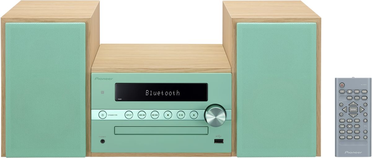 Pioneer X-CM56, Green музыкальный центр1500176 Pioneer X-CM56, Green музыкальный центр1500176Система Pioneer X-CM56 достаточно небольшая, чтобы помещаться практически в любом месте, и достаточно большая, чтобы и гостиную наполнить достаточным звучанием. Интеллектуальный, навеянный скандинавскими мотивами, дизайн допускает различные варианты установки и может благодаря четырем различным цветовым сочетаниям безупречно интегрироваться в любой интерьер: наряду со стилизацией под дерево с классическими белыми и черными передними панелями, в качестве свежих штрихов на выбор представляются такие цветовые сочетания, как бук с абрикосом и бук с мятой. В музыкальном плане здесь правит разнообразие: к таким классическим источникам, как FM-радио и CD- проигрыватель, присоединились смартфоны и карты памяти, причем последние просто вставляются в USB-порт на передней панели, а первые подключаются по беспроводной сети через NFC/Bluetooth и всего лишь одним движением руки. Независимо от местоположения звучание X-CM 56 удивит вас, так как ее...