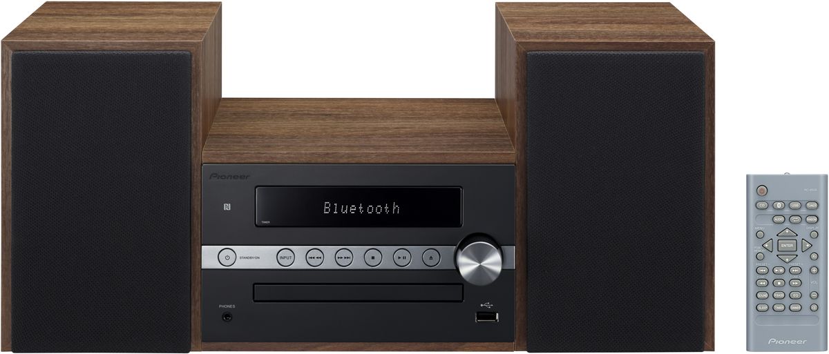 Pioneer X-CM56, Black музыкальный центр1500134 Pioneer X-CM56, Black музыкальный центр1500134Система Pioneer X-CM56 достаточно небольшая, чтобы помещаться практически в любом месте, и достаточно большая, чтобы и гостиную наполнить достаточным звучанием. Интеллектуальный, навеянный скандинавскими мотивами, дизайн допускает различные варианты установки и может благодаря четырем различным цветовым сочетаниям безупречно интегрироваться в любой интерьер: наряду со стилизацией под дерево с классическими белыми и черными передними панелями, в качестве свежих штрихов на выбор представляются такие цветовые сочетания, как бук с абрикосом и бук с мятой. В музыкальном плане здесь правит разнообразие: к таким классическим источникам, как FM-радио и CD- проигрыватель, присоединились смартфоны и карты памяти, причем последние просто вставляются в USB-порт на передней панели, а первые подключаются по беспроводной сети через NFC/Bluetooth и всего лишь одним движением руки. Независимо от местоположения звучание X-CM 56 удивит вас, так как ее...