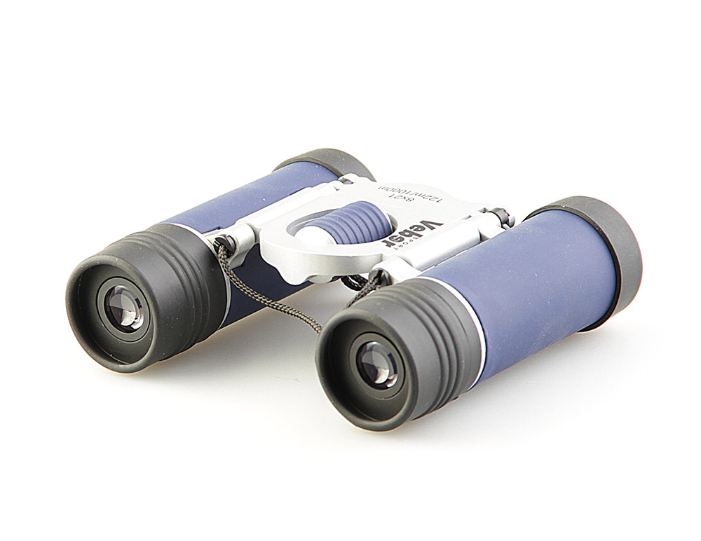 Бинокль Veber Sport, цвет: черный, синий, БН 8x21 NEW11002 Бинокль Veber Sport, цвет: черный, синий, БН 8x21 NEW11002Дизайнерское оформление и удобное управление настройками. Металлический обрезиненный корпус, просветленная оптика. Дополнительные резиновые кольца-прокладки в объективах и окулярах защищают от проникновения влаги. ОПИСАНИЕ Дизайнерский бинокль 8-крат. Удачное сочетание синего, черного и серебристого. Разумный компромисс между увеличением, светосилой, весогабаритными характеристиками и ценой. Все корпусные детали сделаны из металла. Трубки бинокля (включая окуляры) обклеены тонкой резиной (брызгозащищенное исполнение). Очень компактный. Особенности Очень компактный Призмы Roof Влагозащищенный Просветляющее покрытие оптических элементов Металлический обрезиненный корпус Комплектация Бинокль Футляр Ткань для протирки оптики Ремешок Гарантийный талон и инструкция Характеристики Диапазон рабочих температур, С от -20 до +40 Диаметр выходного зрачка, мм 2.6 Угловое...